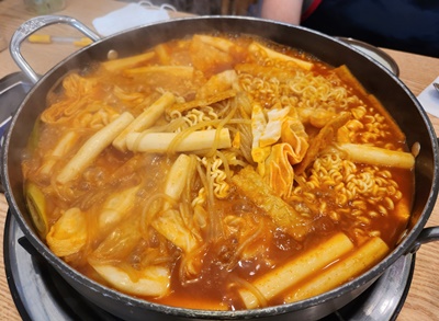 꼬&amp;짱떡볶이끓이는중