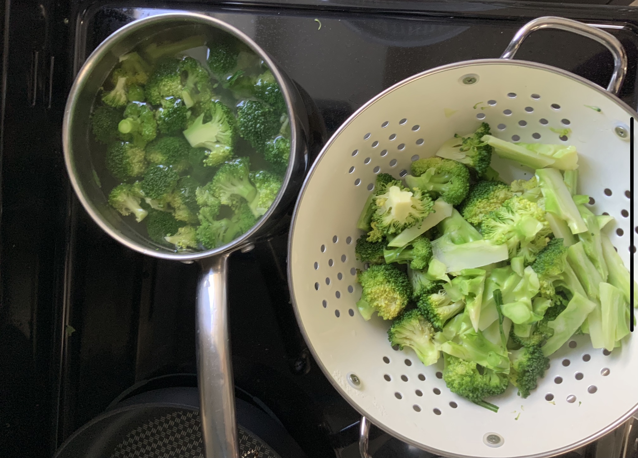 물에 데친 브로콜리