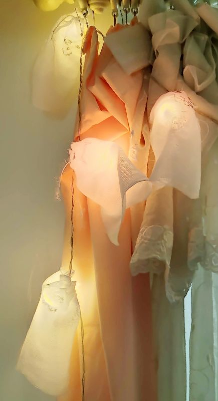 불을 켠 유령조명 근접사