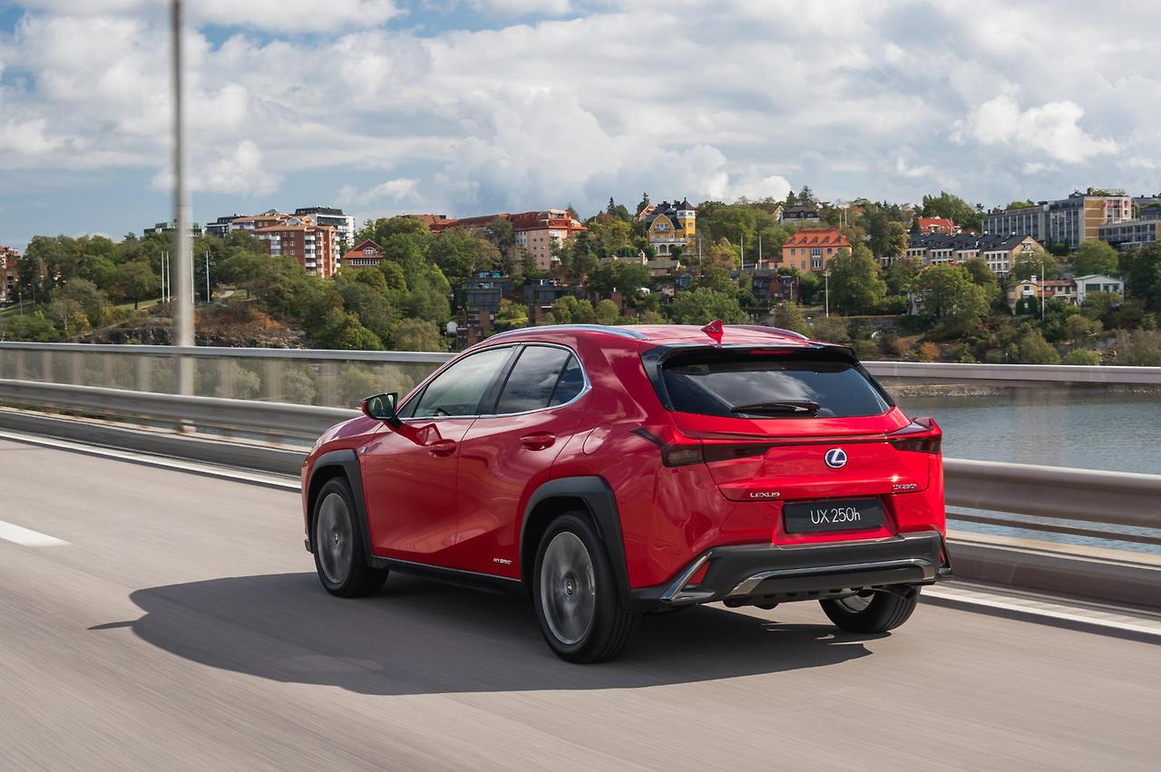 2024 렉서스 UX 하이브리드 외부디자인