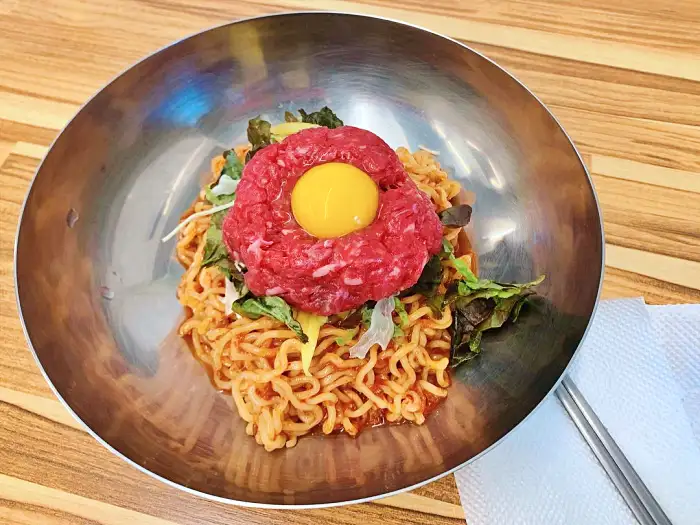 신림 신원시장 맛집 육회비빔면