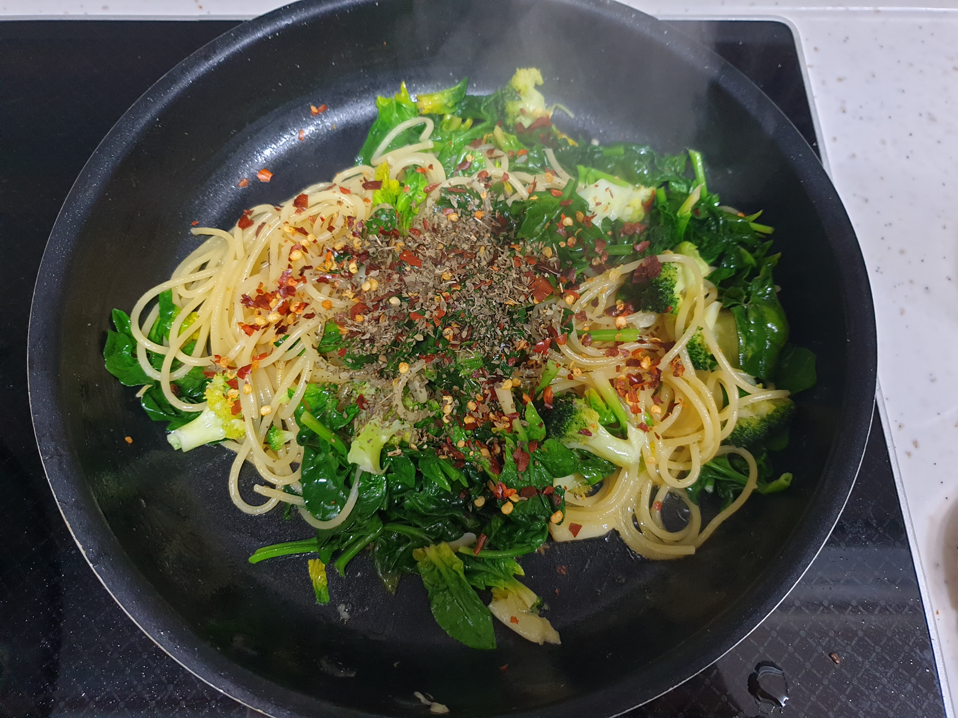 래드페퍼, 바질가루