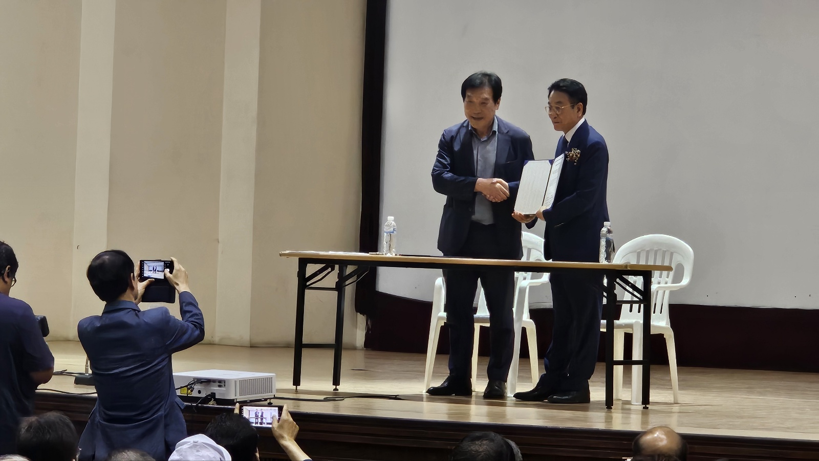 인페이(주) K-플랫폼 개통식서 한국중소자영업총연합회와 MOU 체결 인페이(주) K-플랫폼 개통식서 한국중소자영업총연합회와 MOU 체결