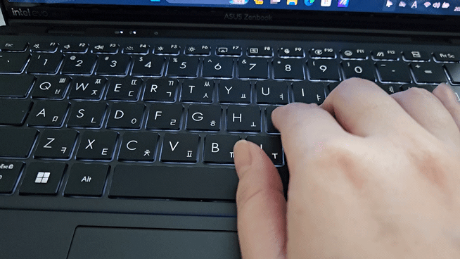 ASUS젠북듀오 듀얼모니터노트북 UX8406CA 모니터 갑자기 꺼짐 재부팅 불량 발열 전액 환불