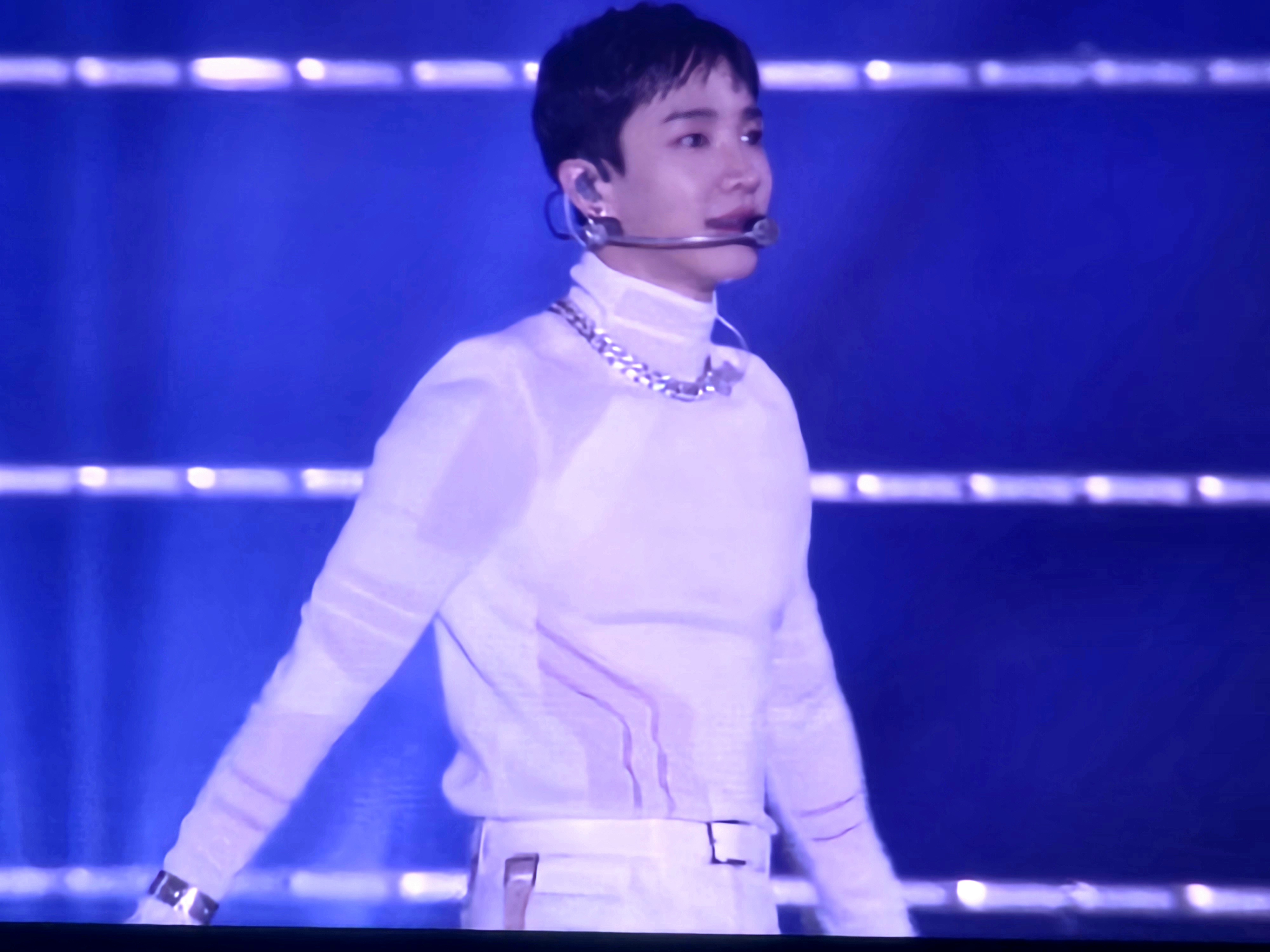  팬석 보는 이기광 님 