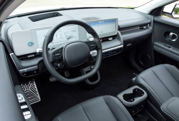 아이오닉 운전석