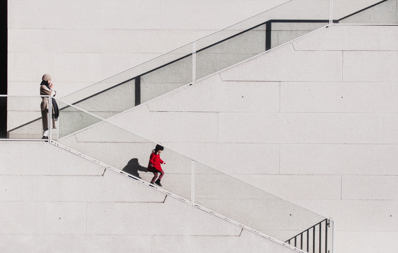 무릎 통증을 완화하는 생활 속 꿀팁 🦵💡