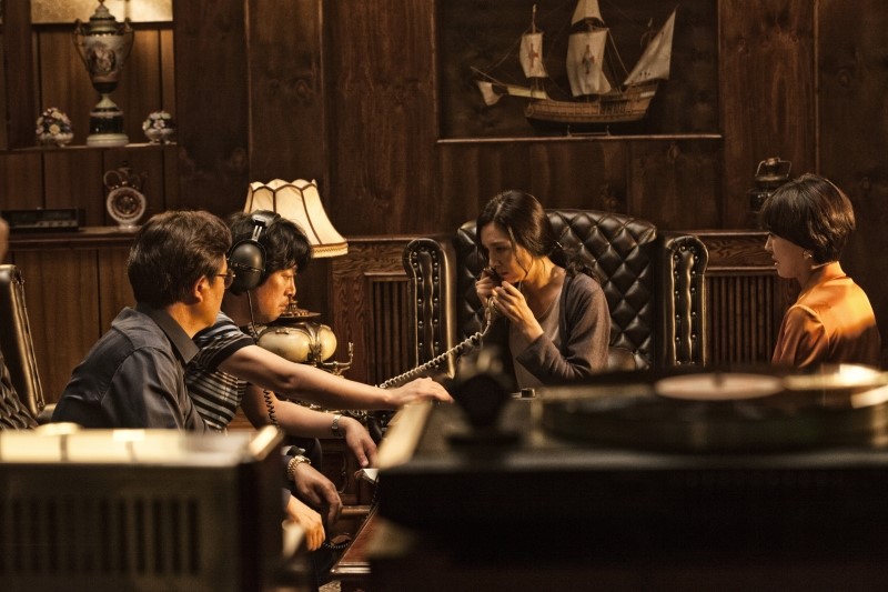 범인의 전화를 받는 은주 엄마