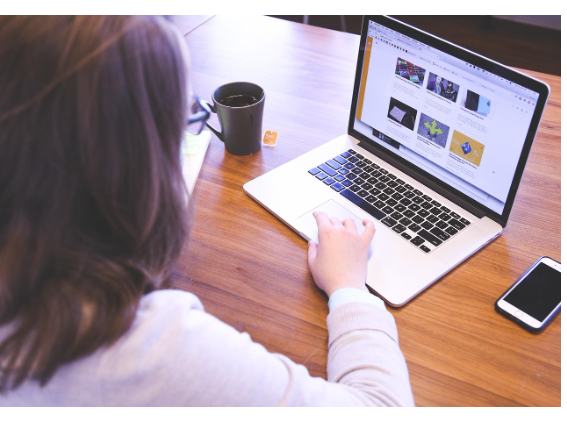 메모장 저장 화면에서 파일 이름을 .bat로 설정하고 파일 형식을 모든 파일로 변경하는 모습