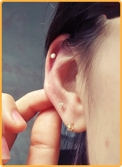 테무 첫구매 물건 귀걸이 착용샷