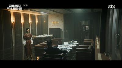 한도제철 인수문제떄문에 고민에 빠진 진양기에게 거래를 하러 온 진화영