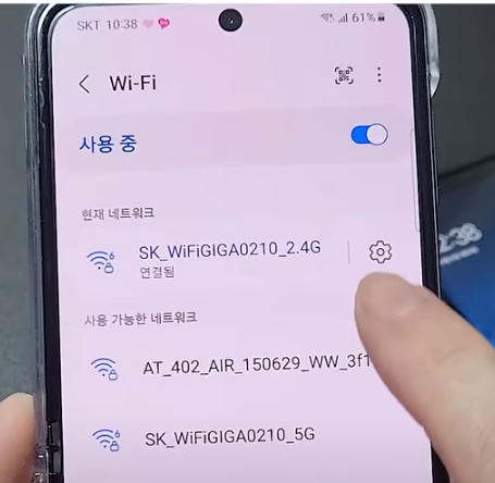 그 옆에 톱니바퀴