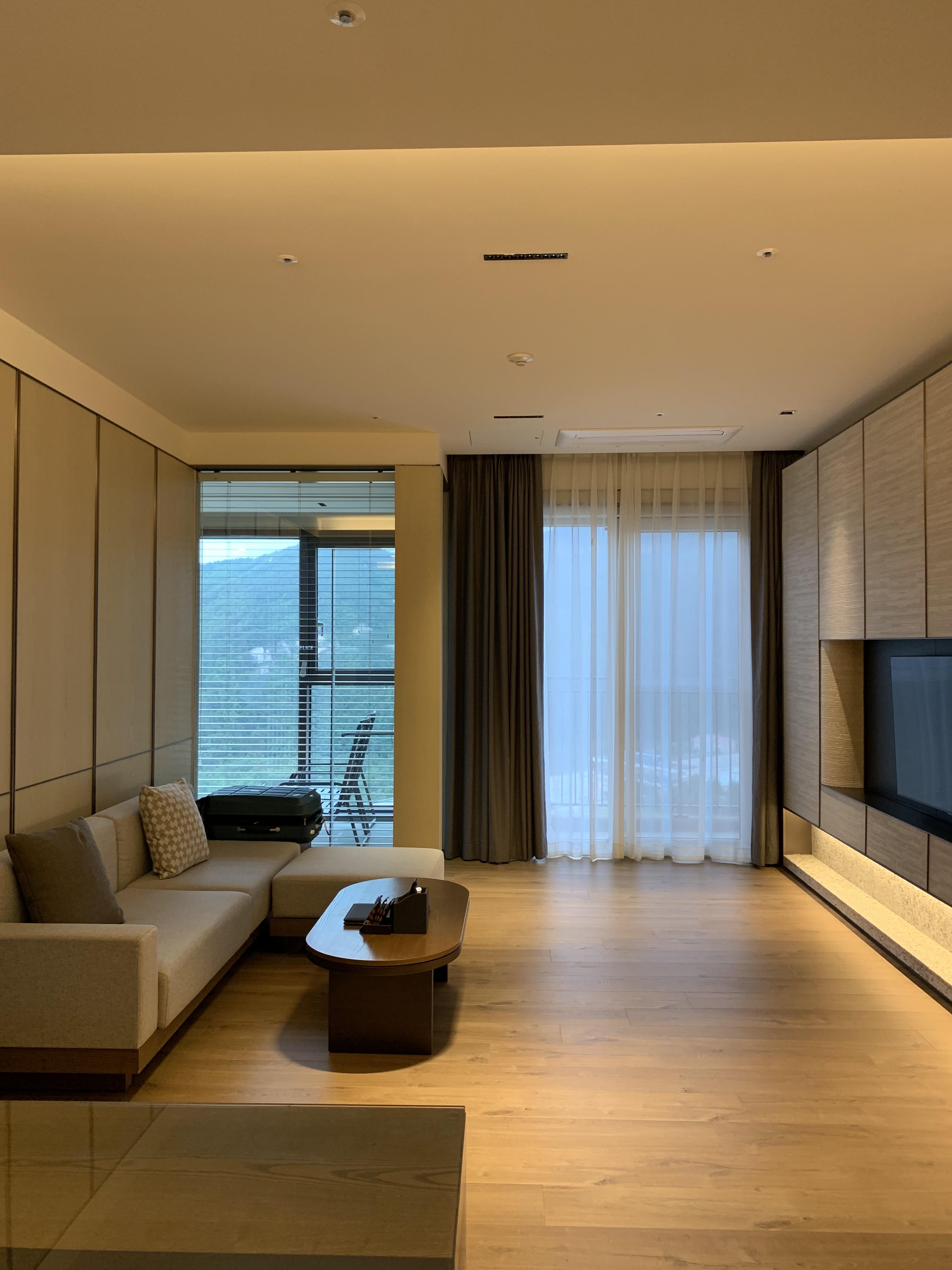 소노펠리체-델피노-실버스위트-거실