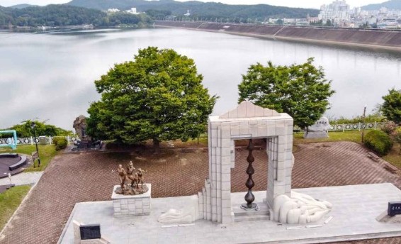 경남 여행지 추천 ❘ 진주 가볼만한 곳 베스트 10. 남강댐 노을공원