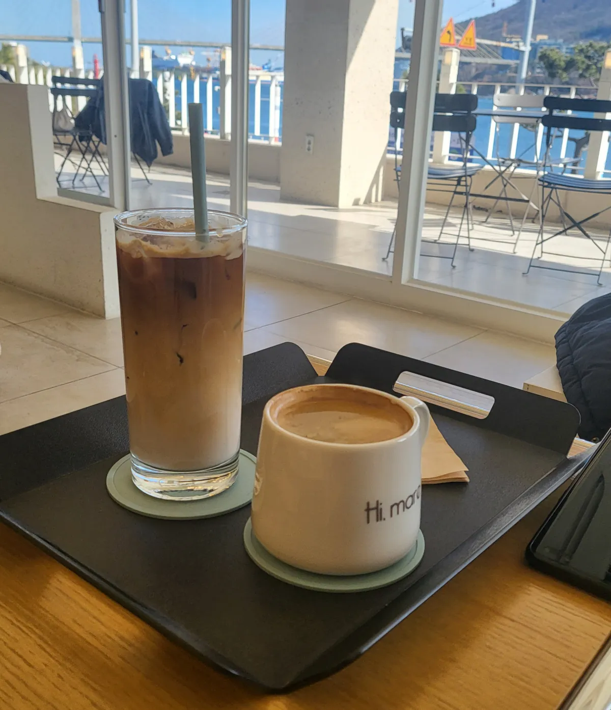 카페-하이마레의-커피-두잔