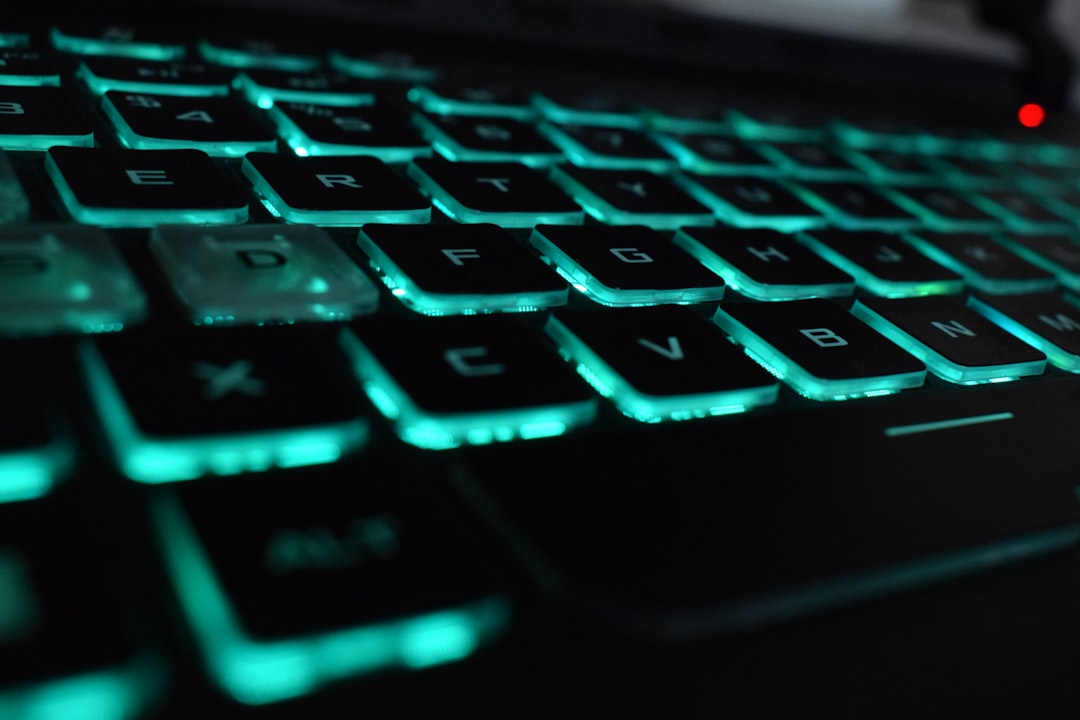 'leet'의 가장 중요한 명사는 'hacker'입니다.