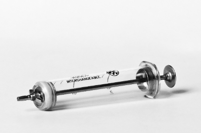 비어있는 주사기 사진