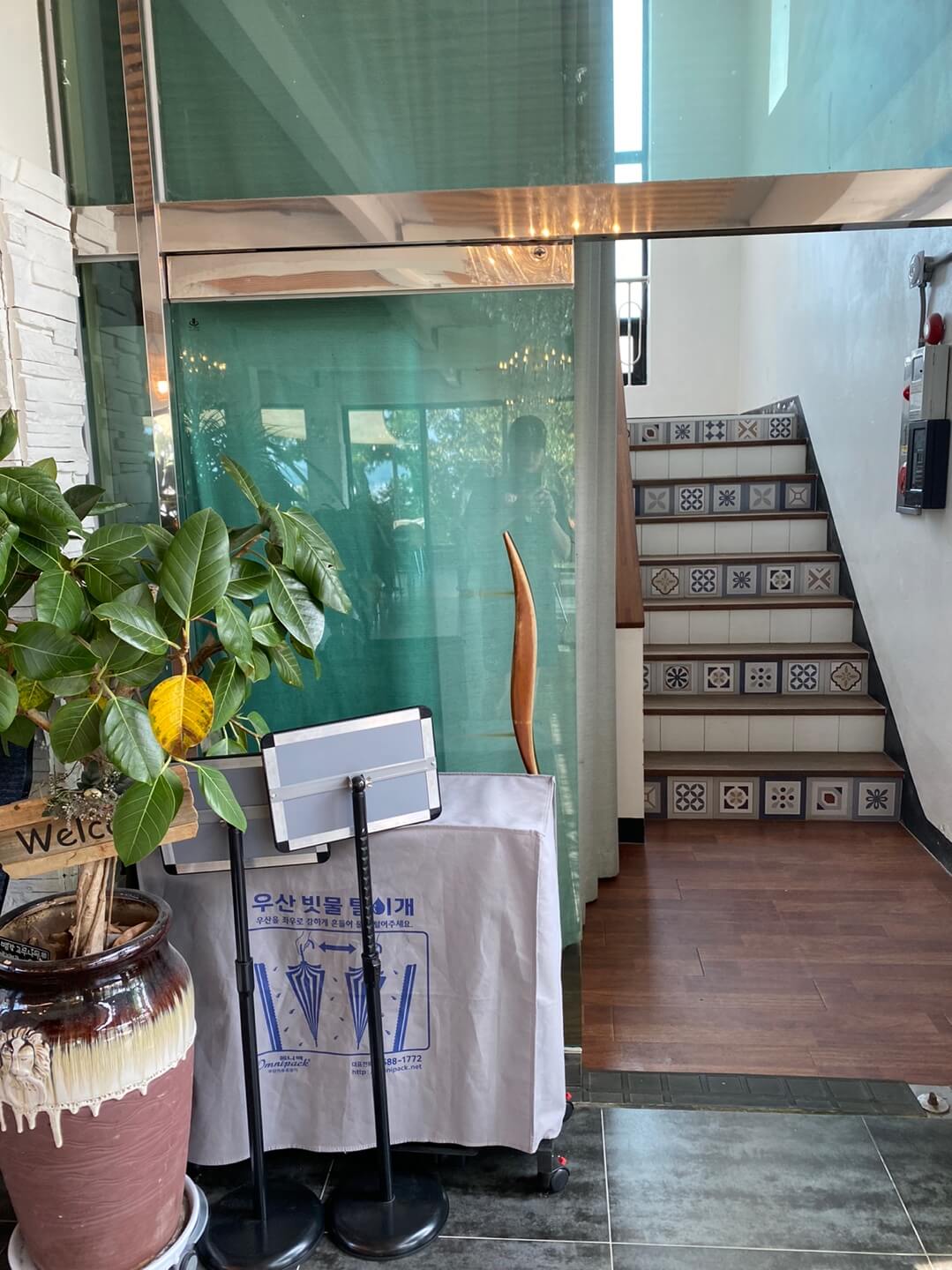 카페-플로레도-2층-이미지