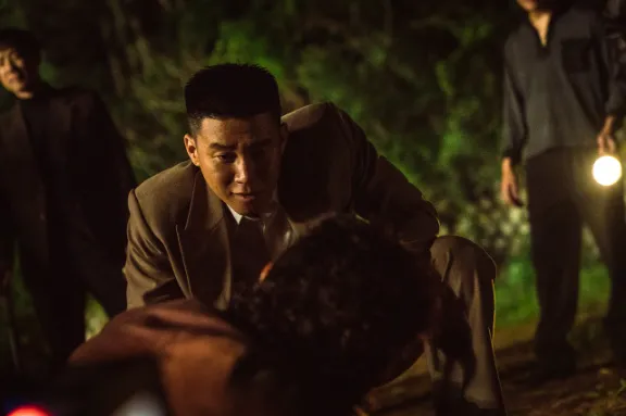 건달 두목 김필도(김무열)