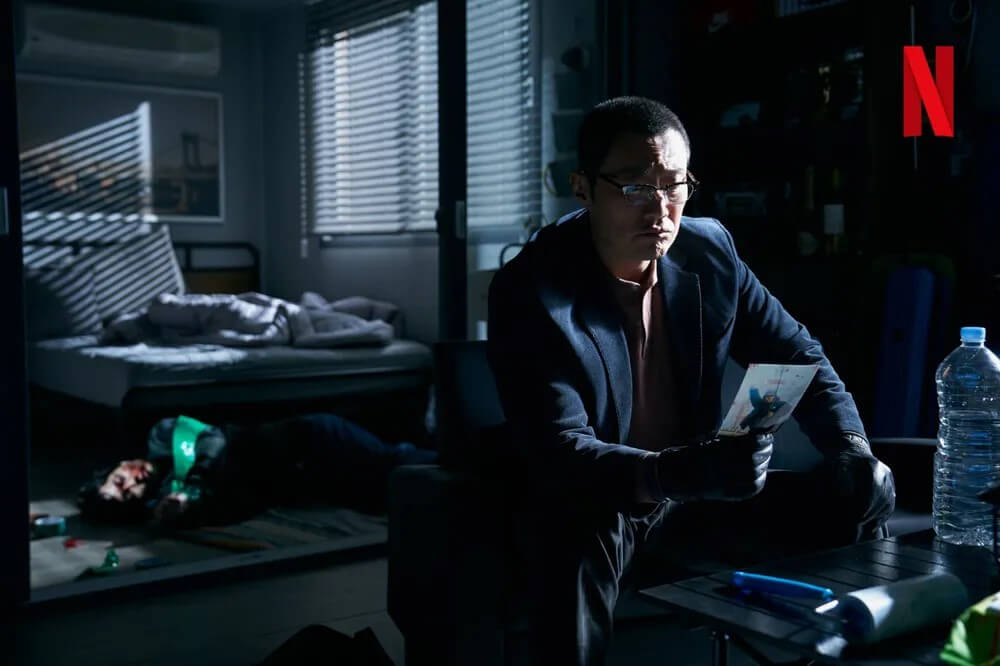 이희준 - 송촌 역 포스터 최악의 악, 미스터 등 다양한 작품에서 이희준이 이희준 다운 연기로 많은 작품을 흥행으로 이끄는 연기파배우입니다.