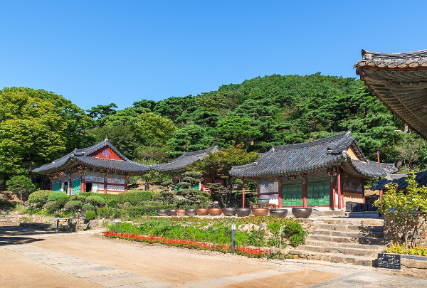 강화도 전등사의 법당 모습