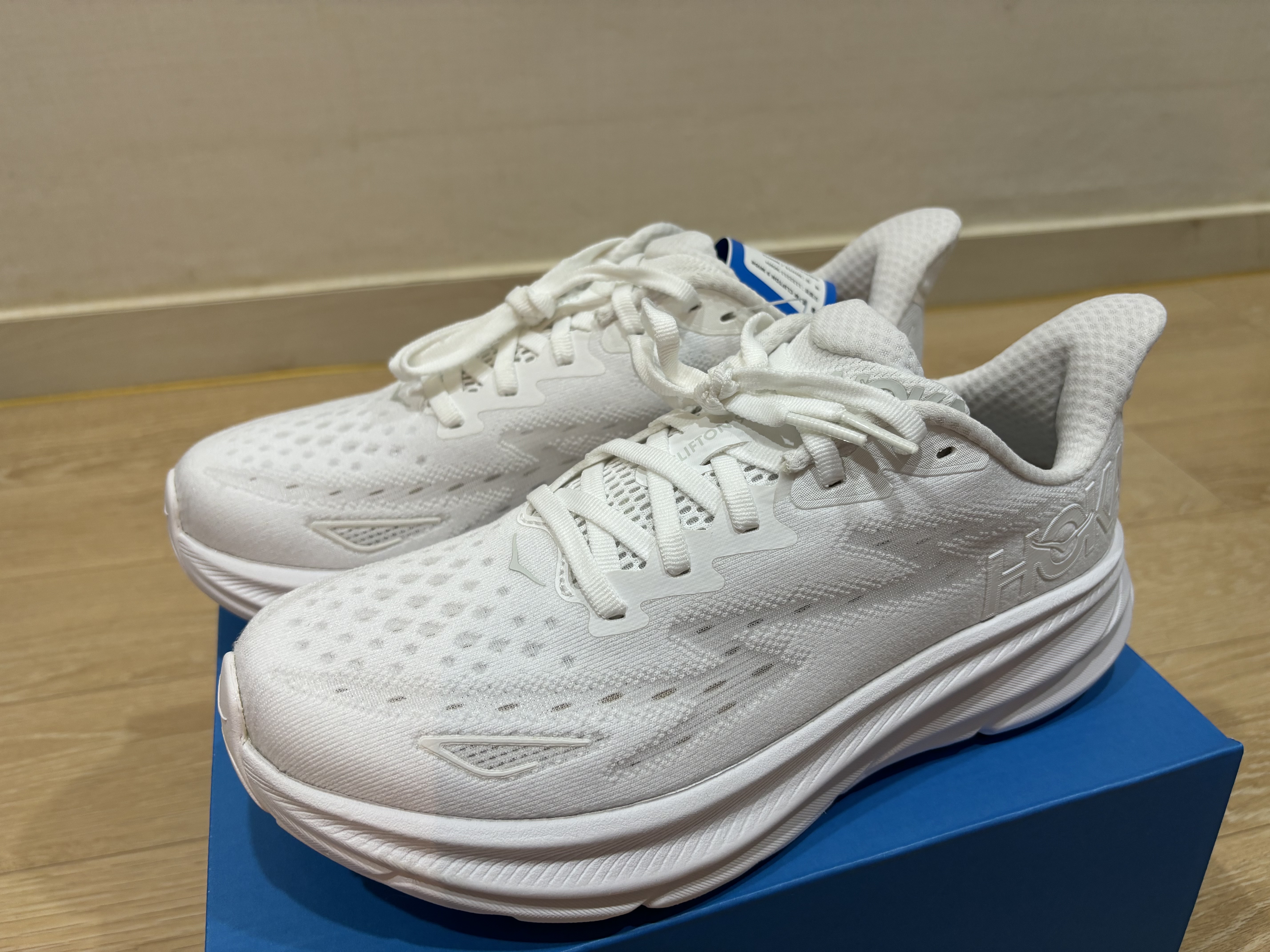 호카 클리프톤 9 와이드