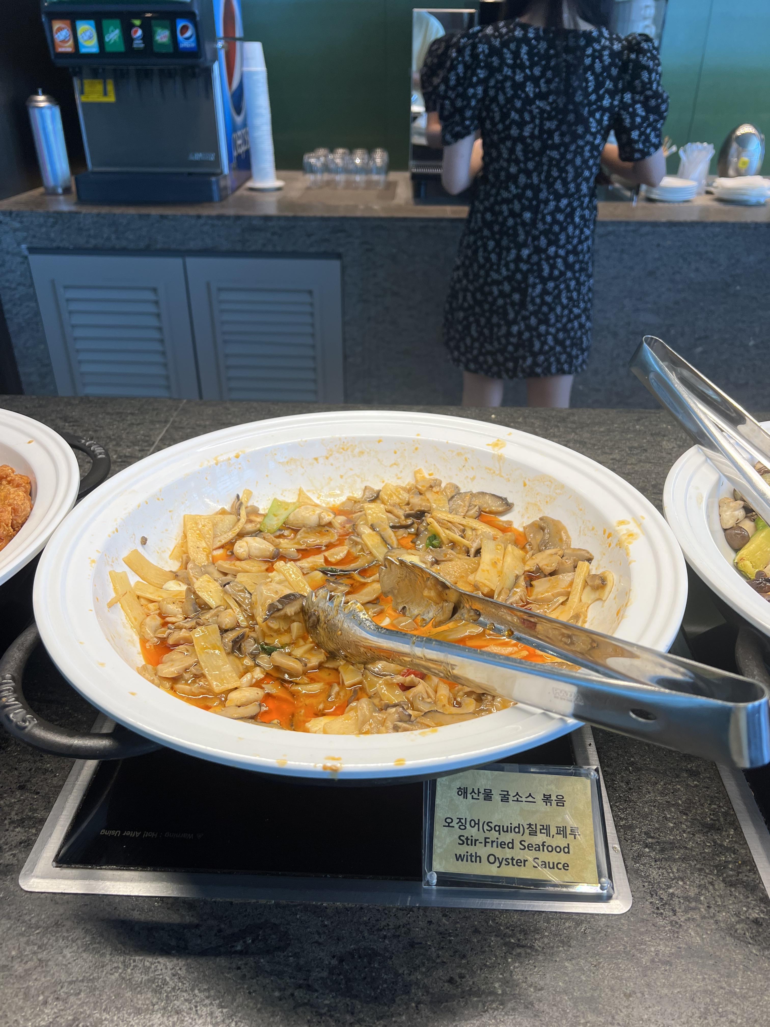 아시아나-비지니스-라운지-해산물굴소스볶음