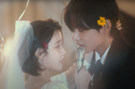 아이유 Love wins all 뮤직비디오 가사 포스터 콘서트