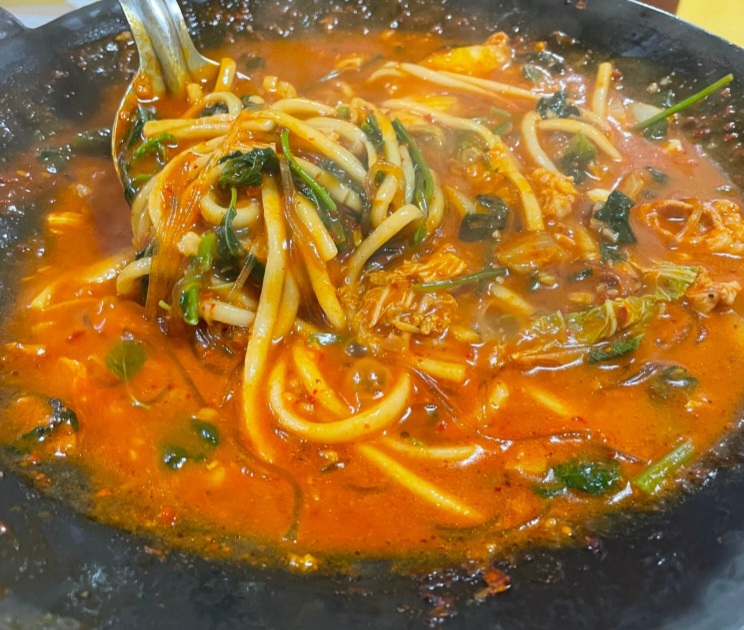 생방송투데이 부산 소곱창전골 맛집 위치 및 정보(외국인의 밥상 소곱창전골 한 상)