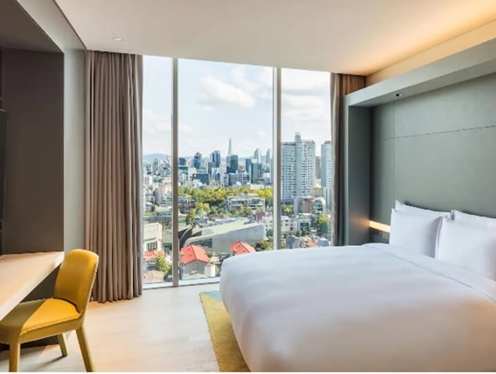 안다즈 서울 강남 객실의 모습