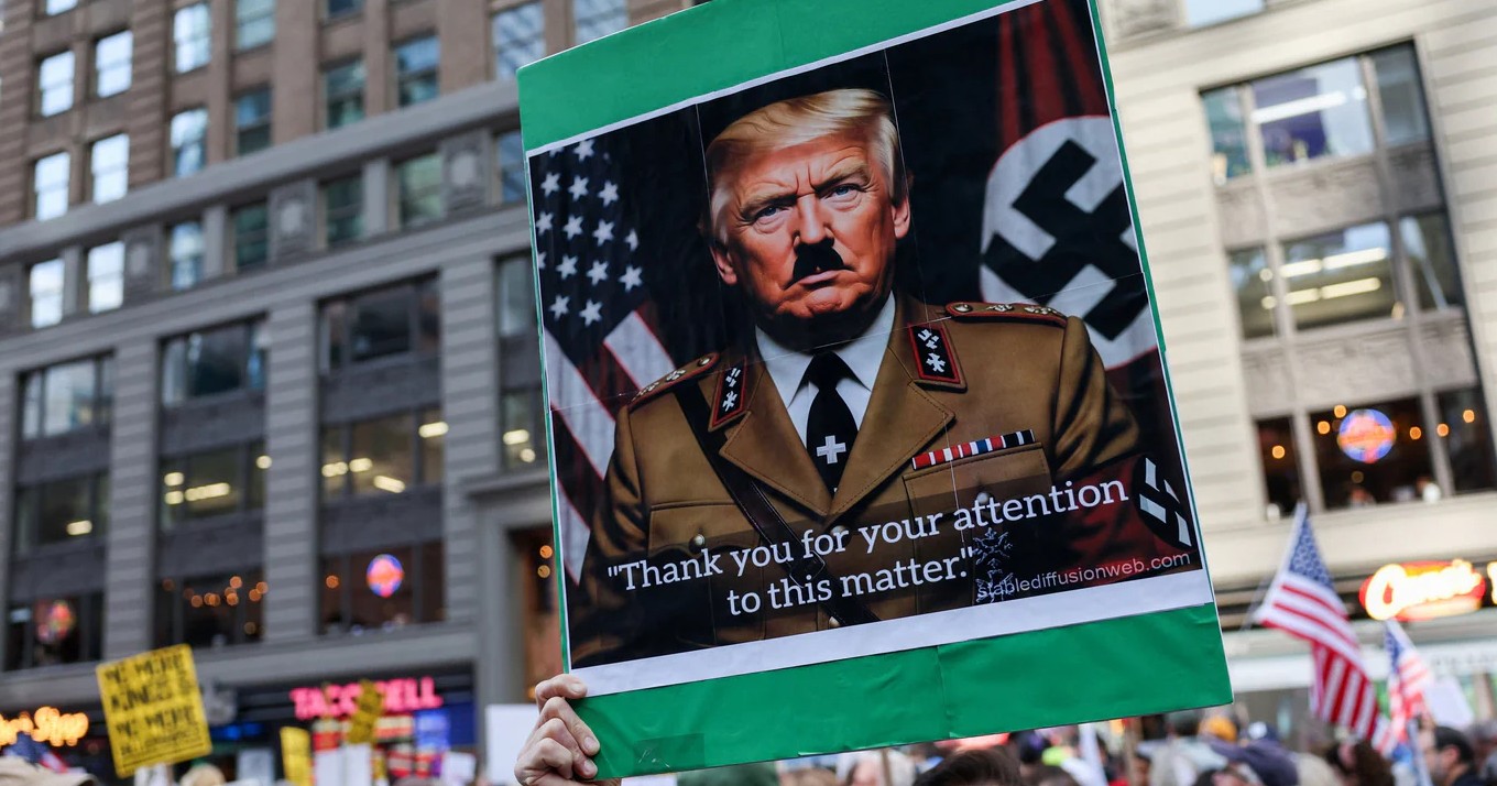 &ldquo;미국에 왕은 없다!&rdquo; 2700곳 동시 반트럼프 시위, 미국 민주주의가 다시 깨어났다 관련 사진