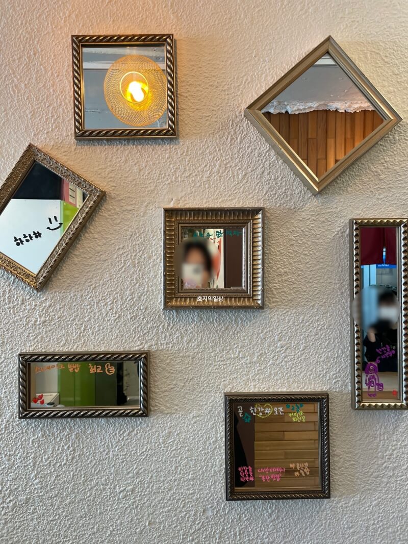 용산 용산역 솥밥 맛집 한강솥 - 매장 액자 인테리어