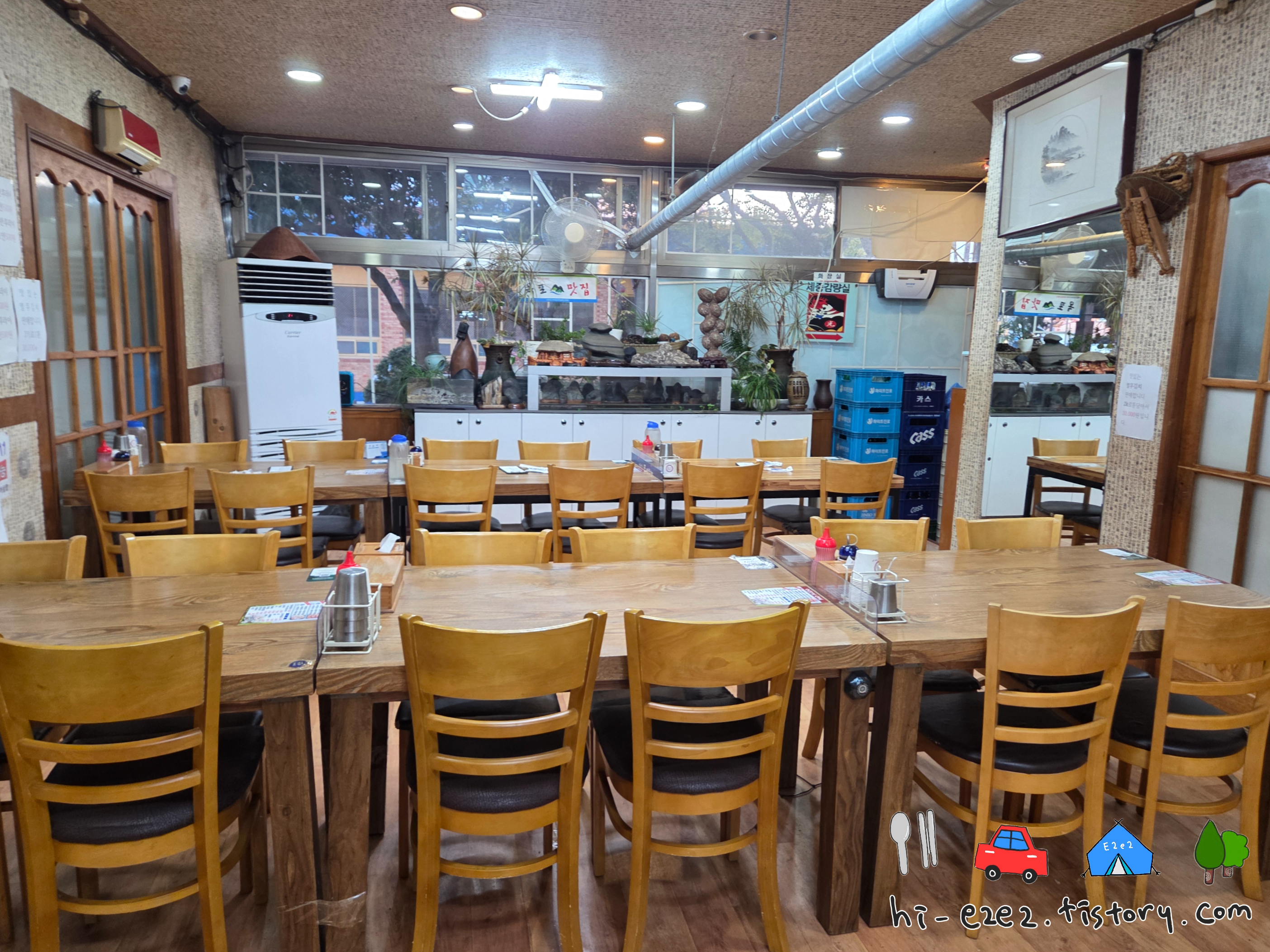 목포 여행 맛집 옛날초가집 실내 테이블석