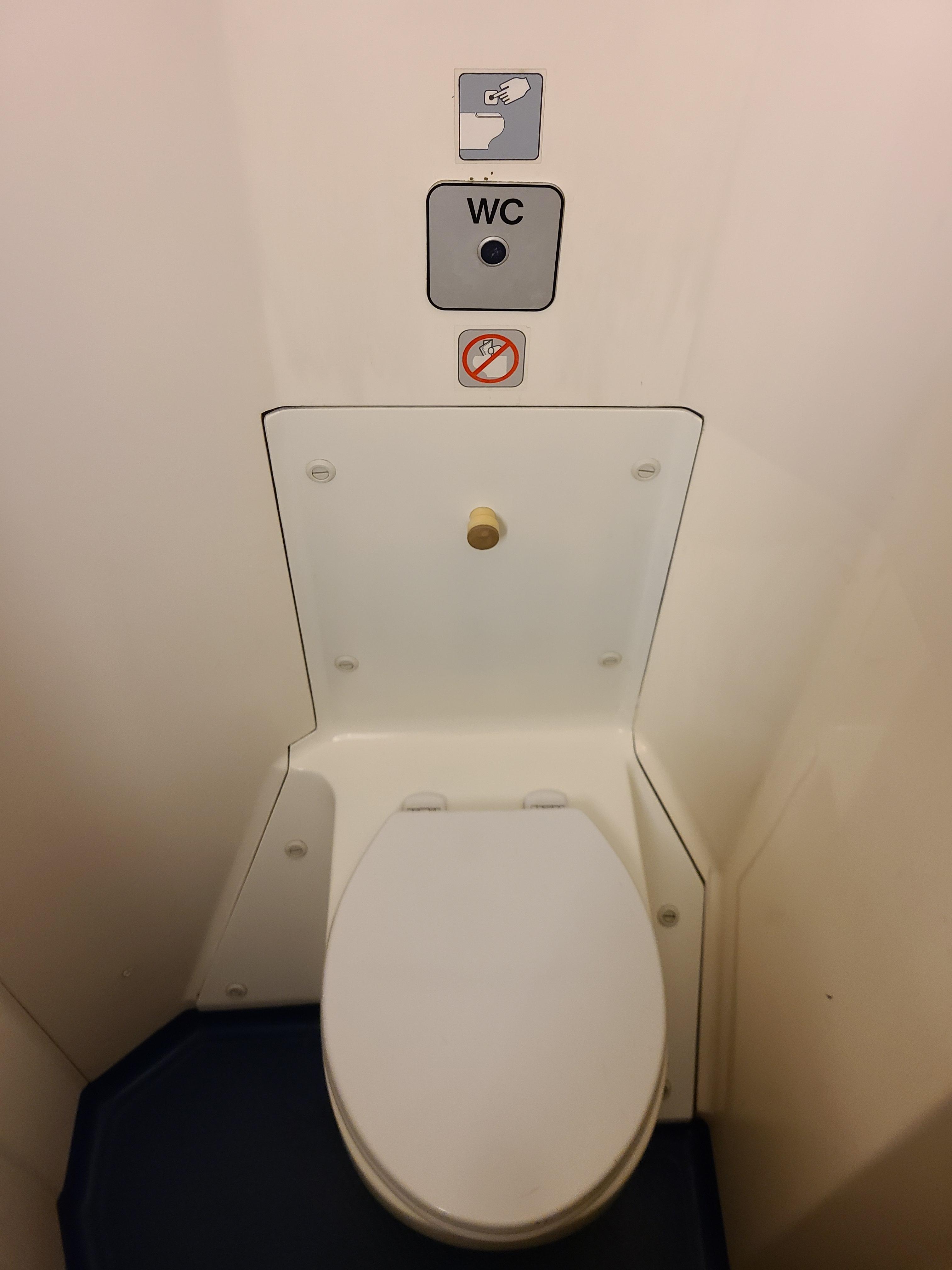 브뤼셀 기차 내부 화장실 변기