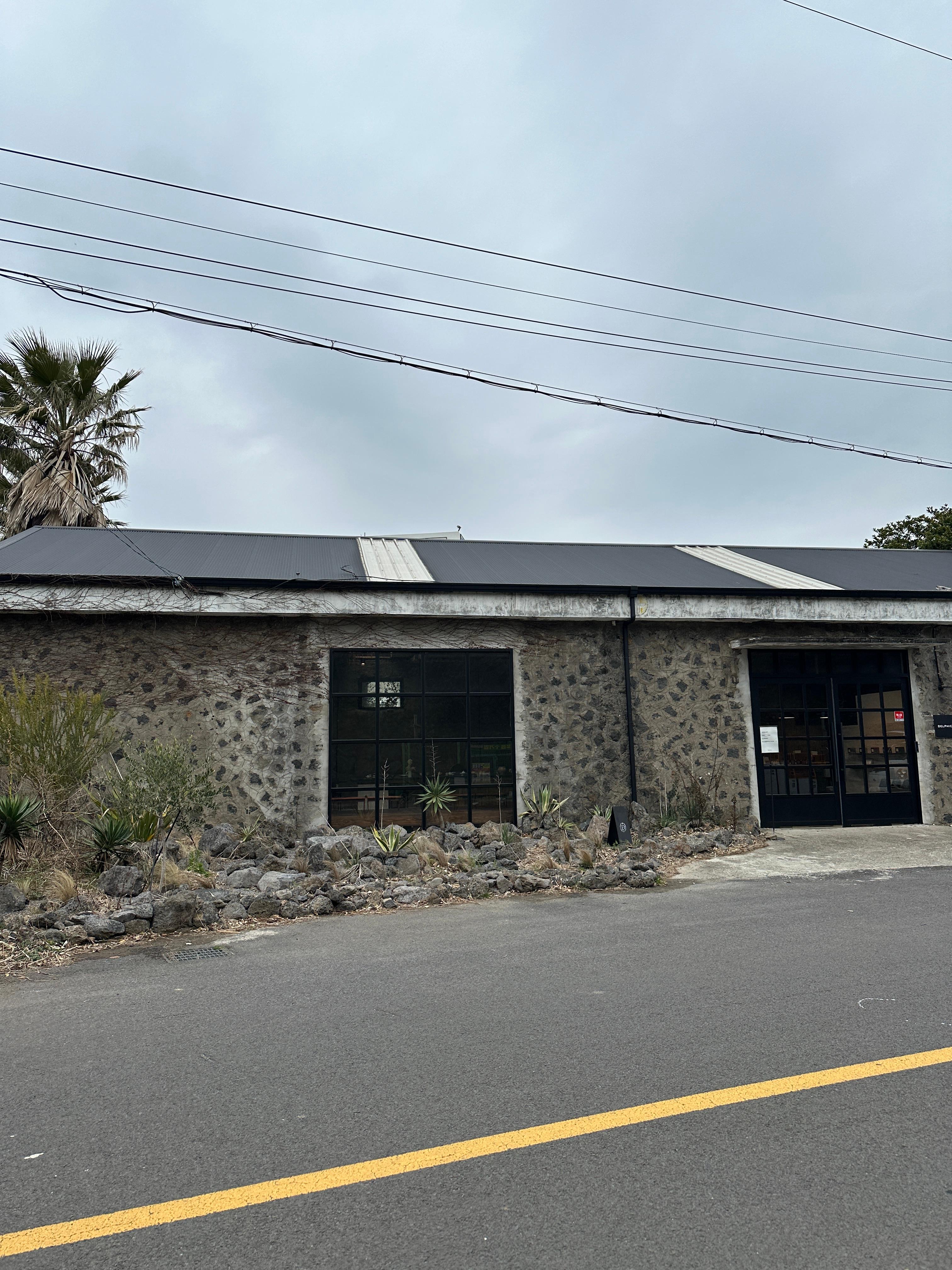 델픽 스톤하우스 외관