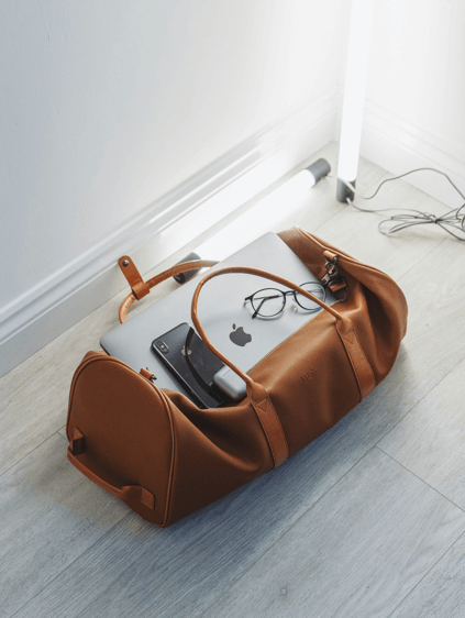 여행짐이 가득한 캐리어