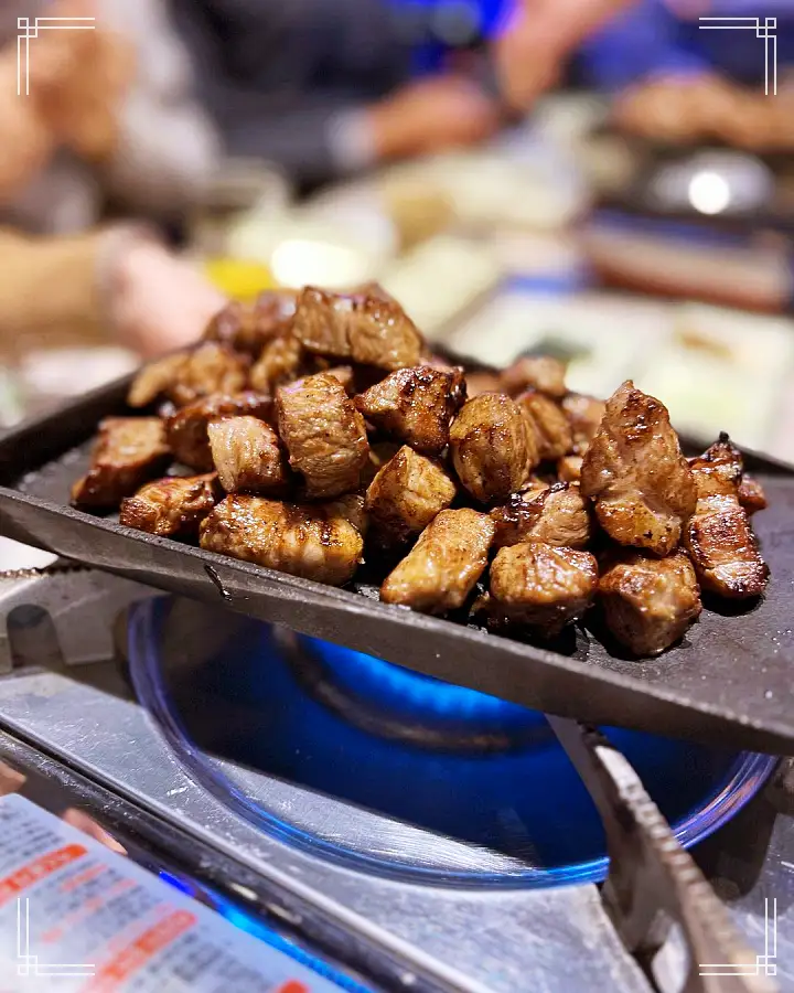 줄서는식당 송파구 잠실 이베리코 목살 토치불 바베큐 맛집 엄현경 송리단길 석촌호수 핫플 목차돌 베요타 하몽 청국장 된장찌개 권율 추천 50회 소개