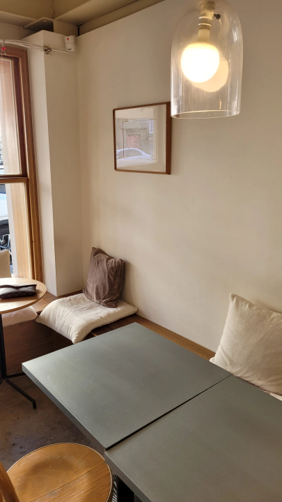 해리단길 브런치 카페 오프온 인테리어