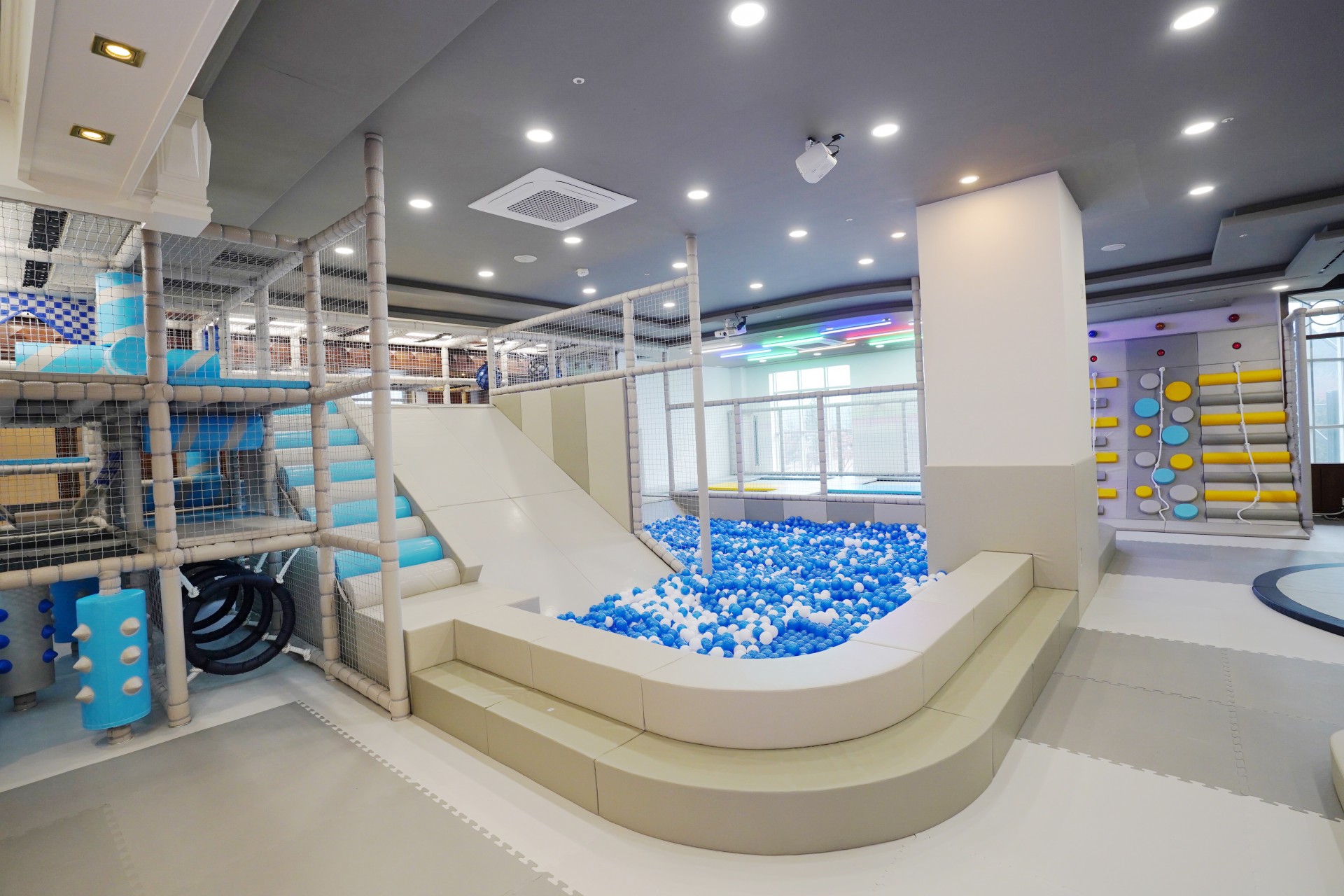 실내 놀이터 이상의 공간