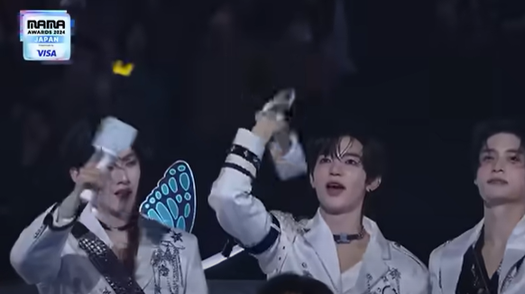 후배 아티티스 환호