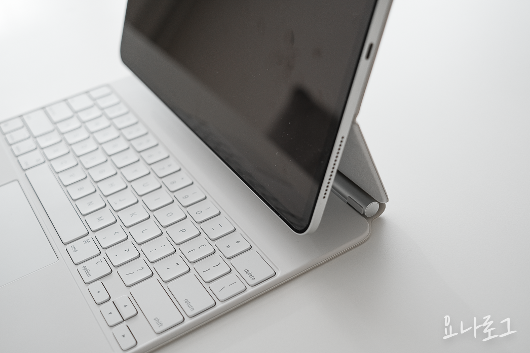 애플제품 애플리뷰 아이패드 아이패드리뷰 매직키보드 매직키보드리뷰 아이패드키보드추천 아이패드에어 아이패드프로 맥북에어 맥북 맥북프로 맥북아이패드비교 매직키보드장점 매직키보드단점 애플제품추천 아이패드추천 아이패드추천 신학기선물 대학생선물