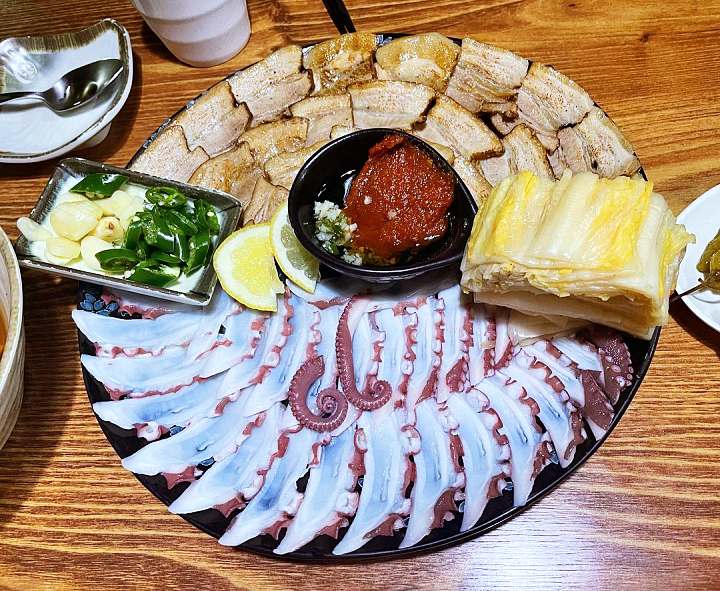 생생정보 문어삼합 맛집