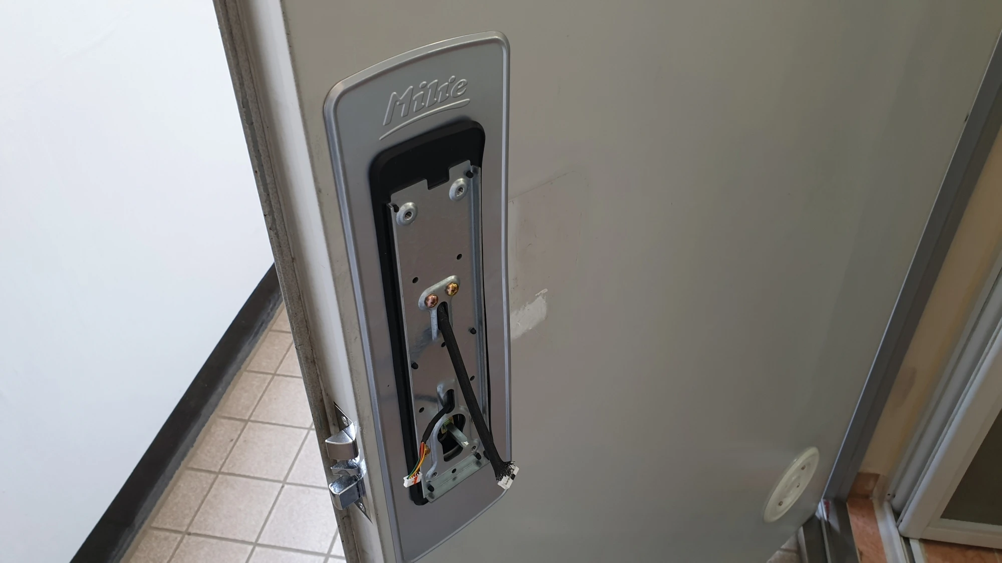 도어락 고정 모습