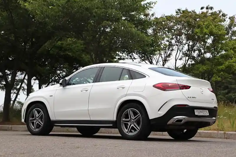 벤츠 PHEV GLE 350e 가격 실구매가 모의견적 제원 옵션 카탈로그 외관 디자인 내부 색상 디자인 인테리어 편의사양 안전사양 총정리