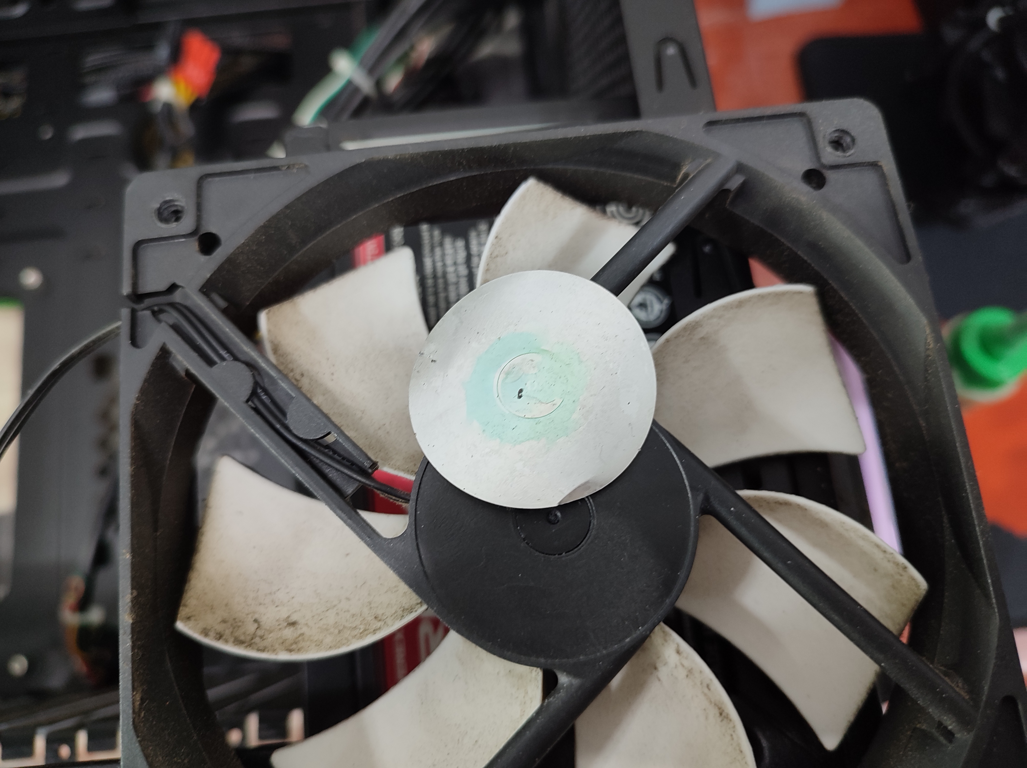 스티커가 잘 안 붙어서 떨어지네요.