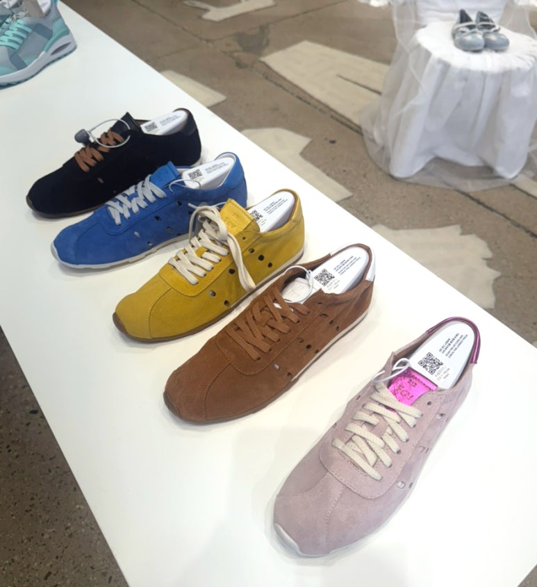 슈콤마보니 스니커즈