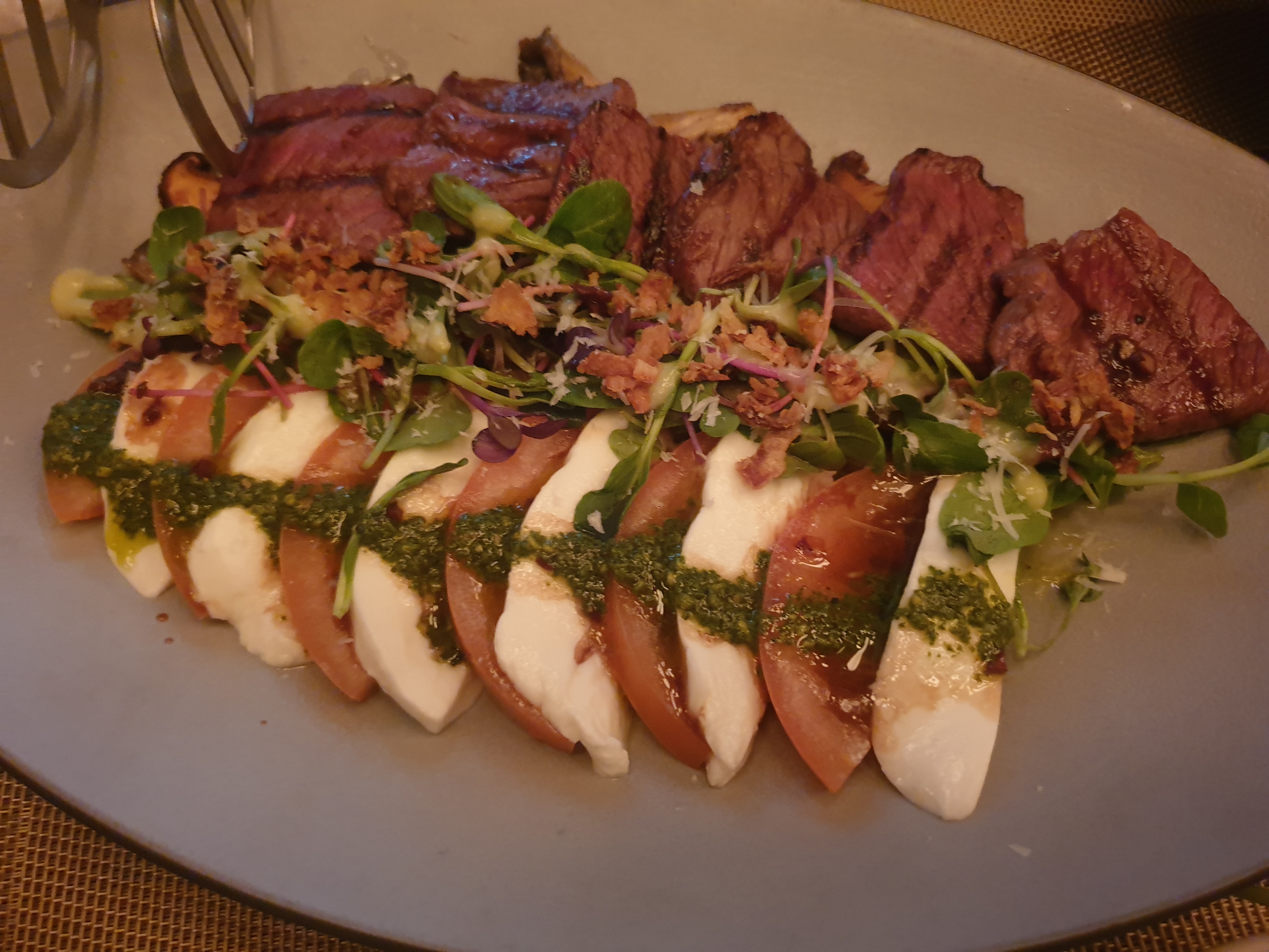 여의도 본보야지 스테이크샐러드