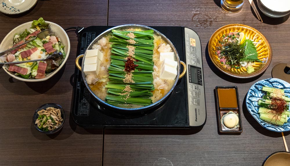 후쿠오카 모츠나베 한상 차림