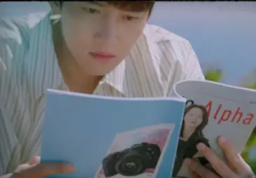 신혜선이 나온 잡지를 열심히 보는 지창욱