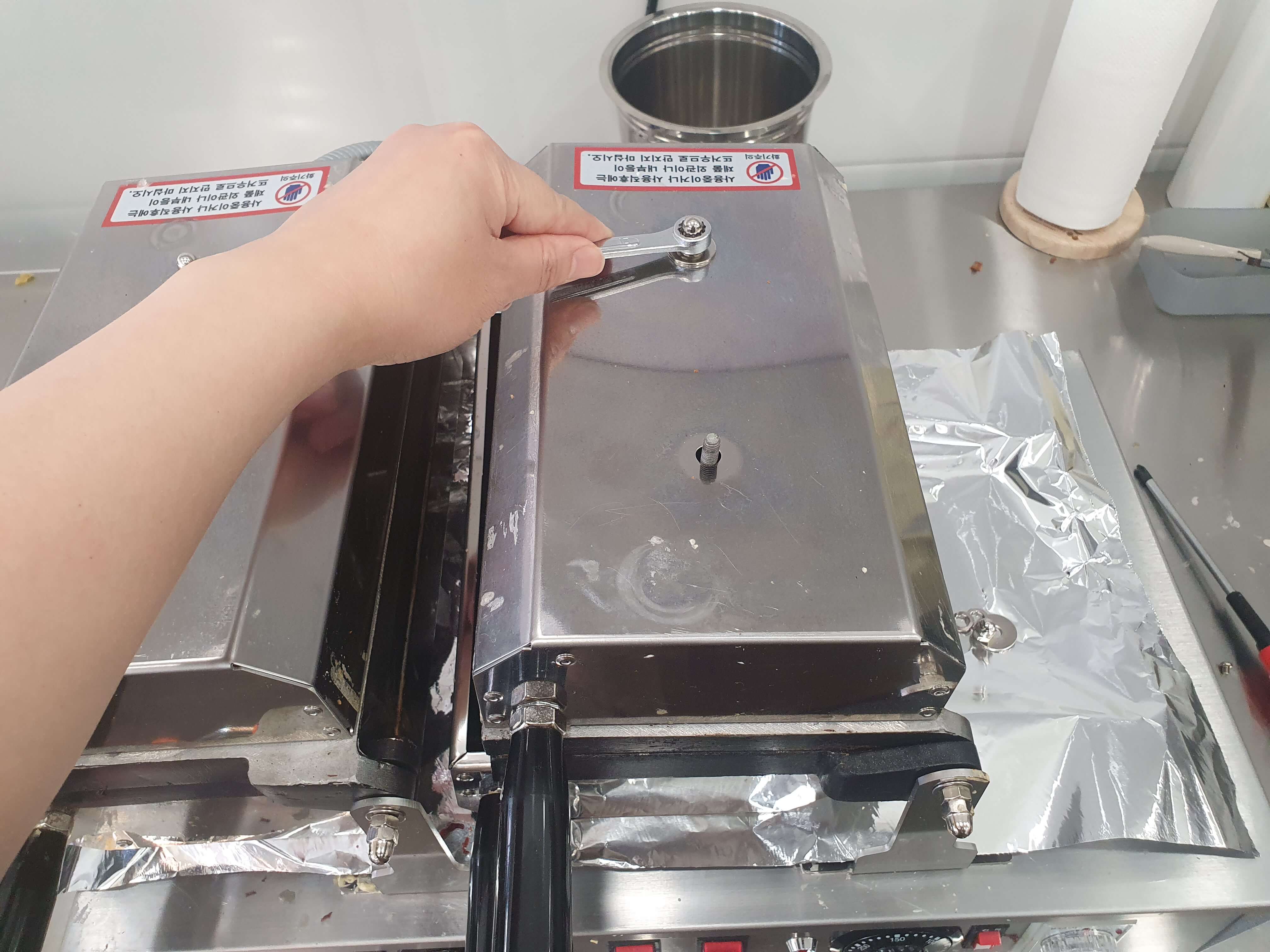 호두과자 기계 커버 분리 모습